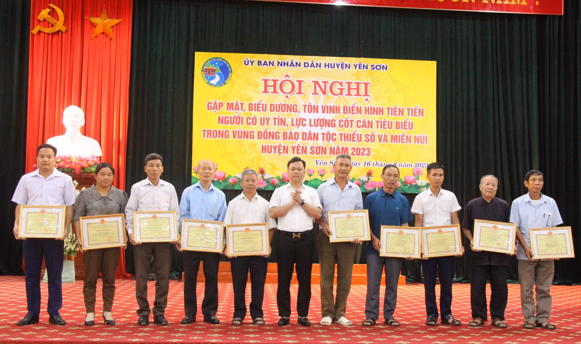 Gặp mặt biểu dương, tôn vinh người có uy tín, lực lượng cốt cán tiêu biểu huyện Yên Sơn ảnh 3