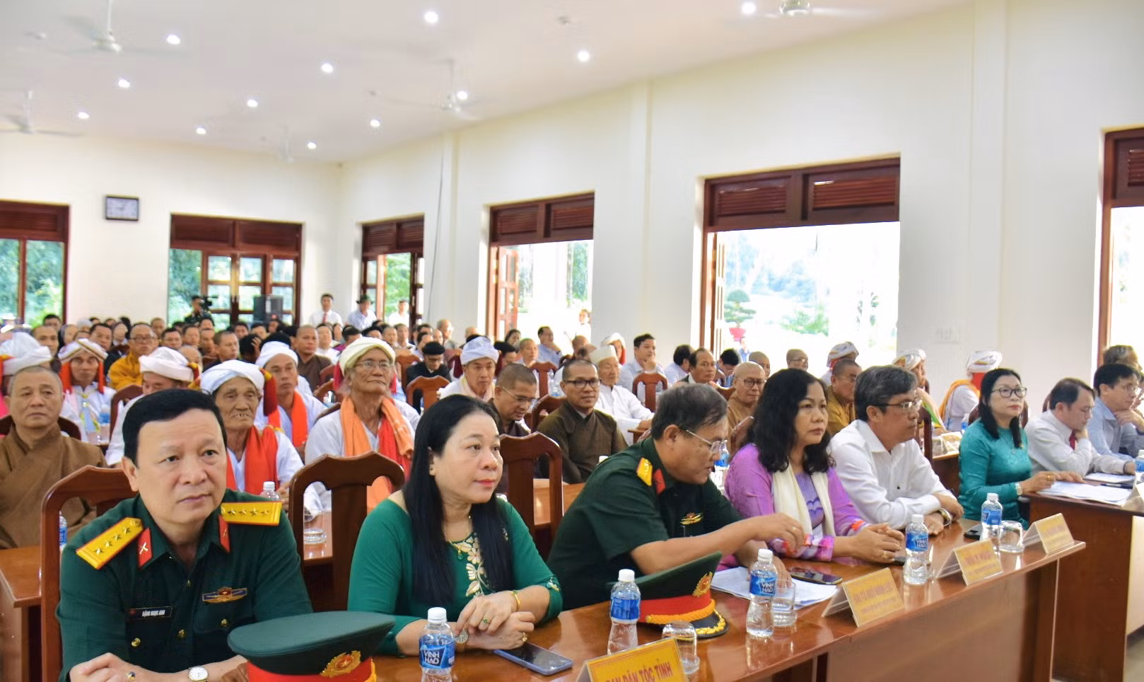 Bình Thuận gặp mặt các chức sắc tôn giáo, người có uy tín trong đồng bào các dân tộc ảnh 2