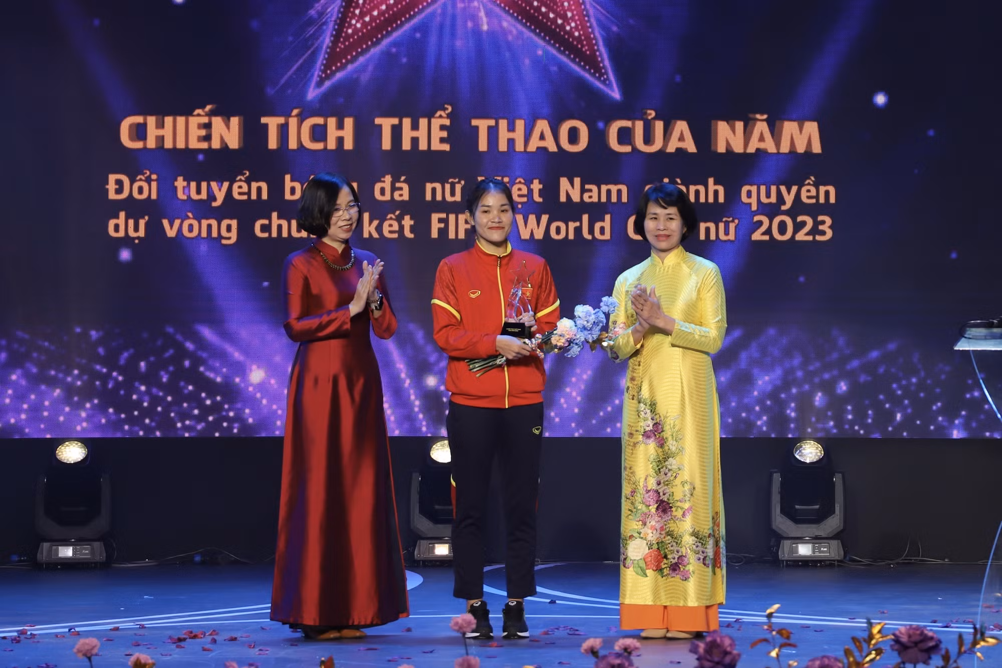 Vinh danh các nghệ sĩ, cầu thủ tại Giải thưởng Cống hiến 2023 ảnh 2