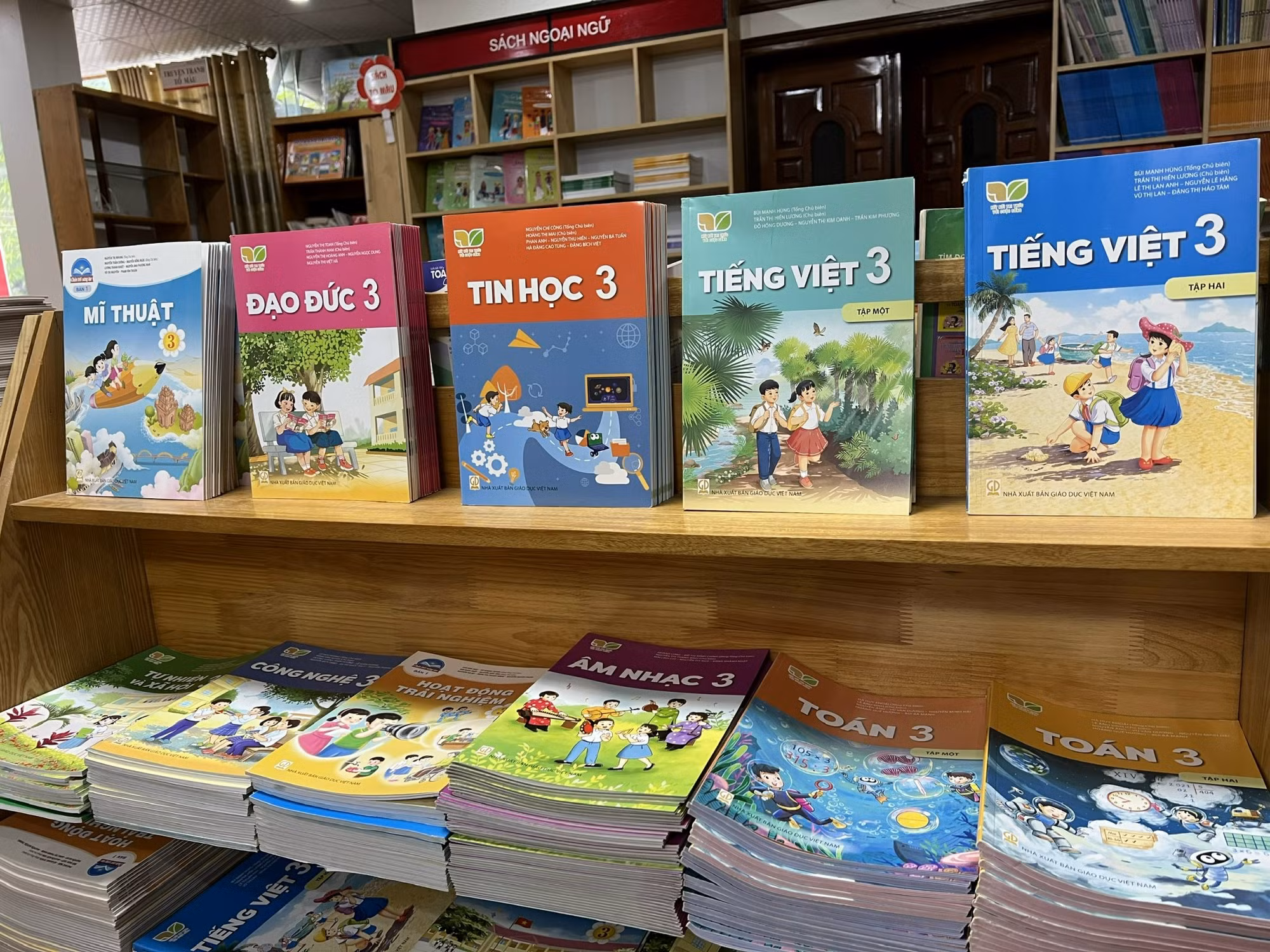Nhà xuất bản Giáo dục Việt Nam hoàn thành tập huấn giáo viên sử dụng sách giáo khoa lớp 3, 7 và 10 ảnh 2