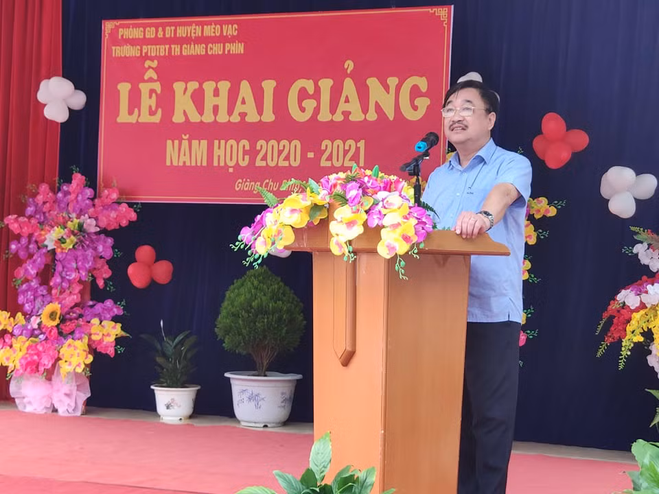 Nhà xuất bản Giáo dục Việt Nam tặng SGK cho trẻ em có hoàn cảnh khó khăn tại tỉnh Hà Giang ảnh 3