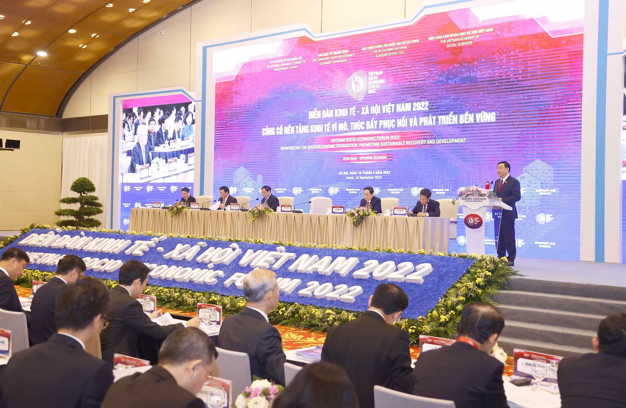 Khai mạc trọng thể Diễn đàn Kinh tế - Xã hội Việt Nam 2022 ảnh 2
