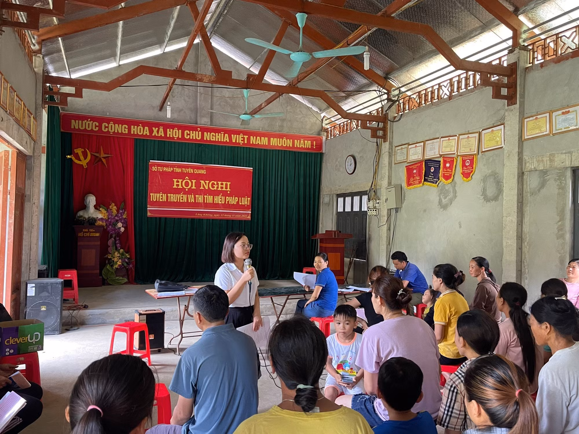 Tuyên Quang đẩy mạnh đưa thông tin, kiến thức pháp luật đến với đồng bào dân tộc thiểu số ảnh 3