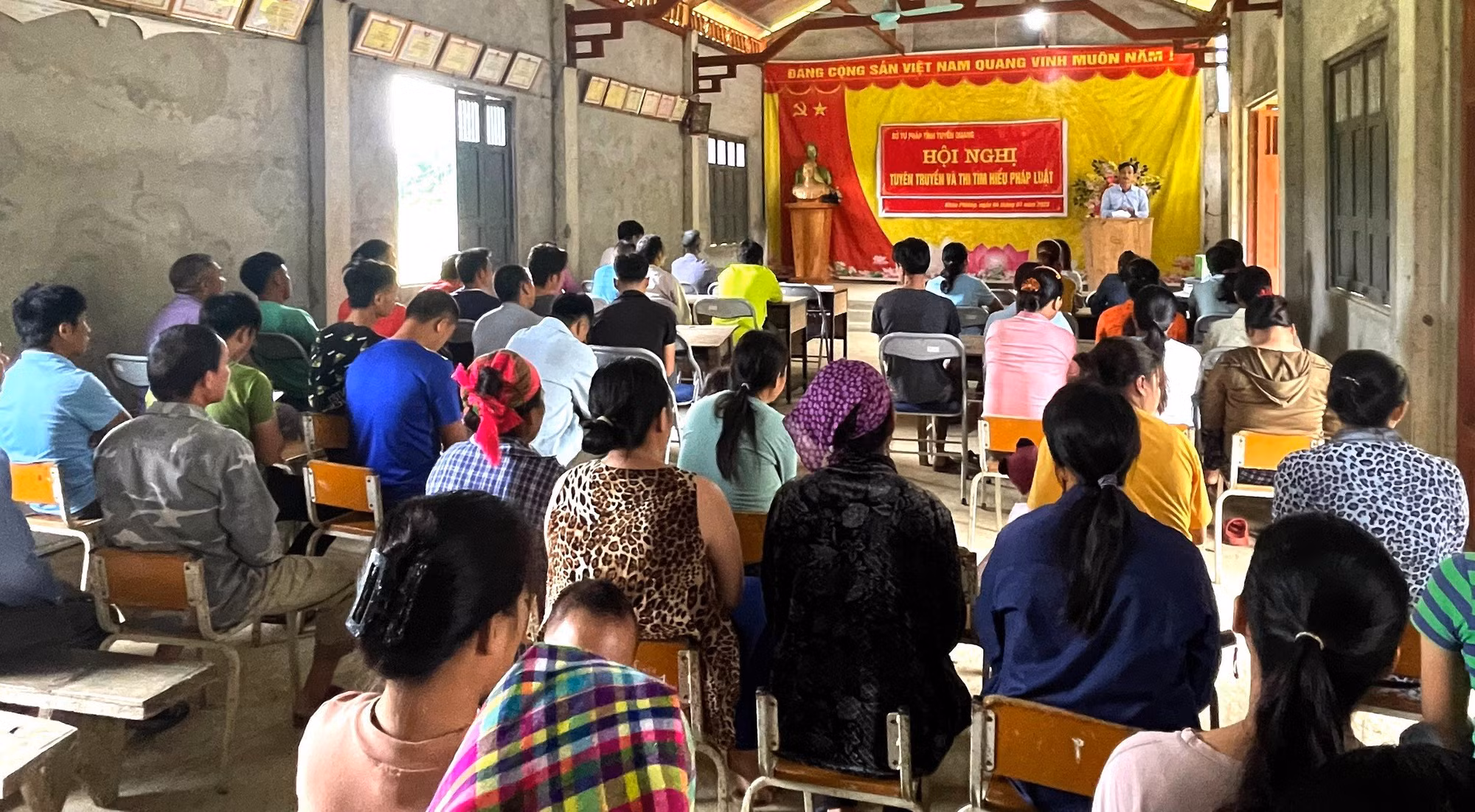 Tuyên Quang đẩy mạnh đưa thông tin, kiến thức pháp luật đến với đồng bào dân tộc thiểu số ảnh 1