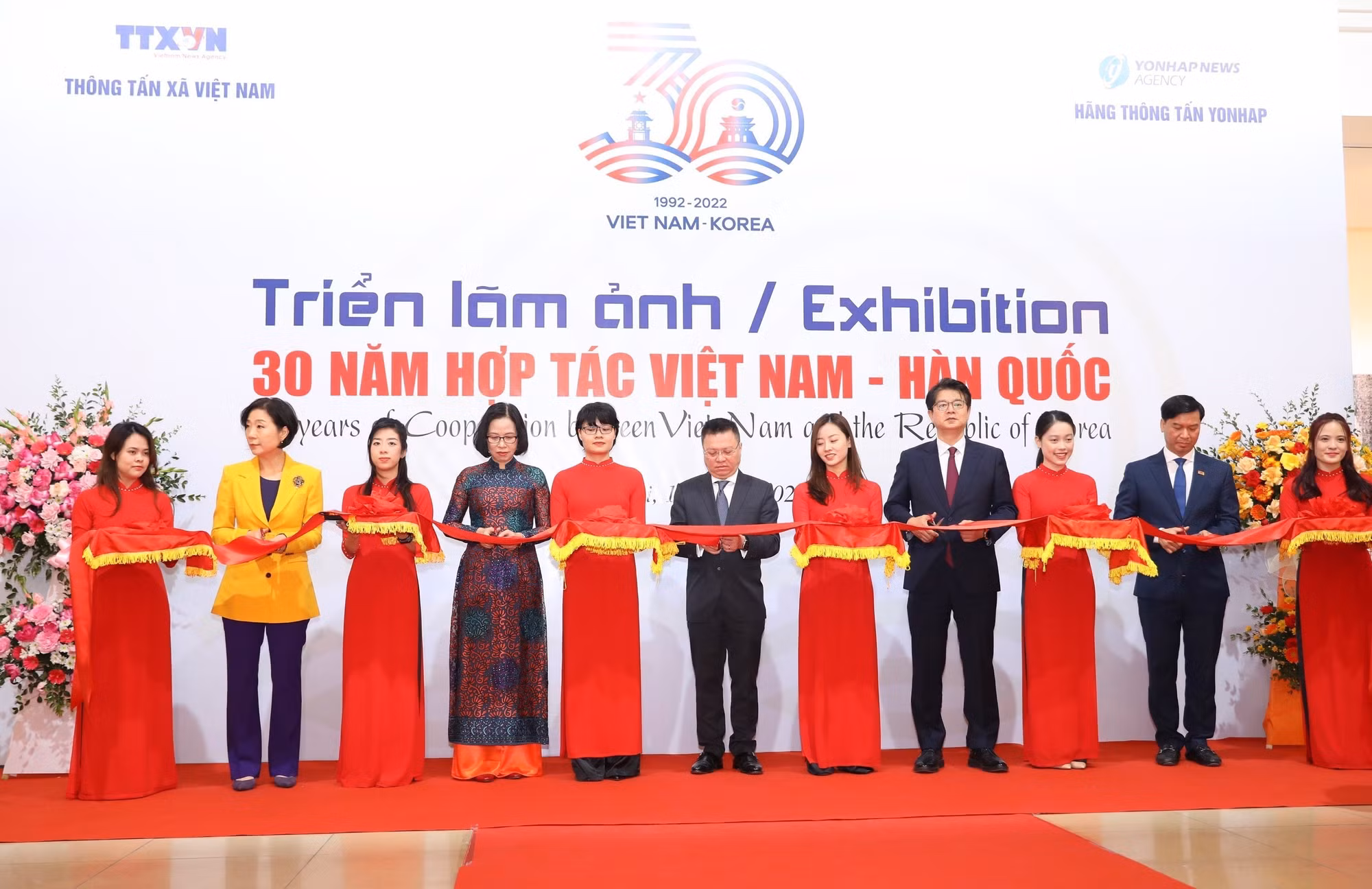 Triển lãm ảnh “30 năm hợp tác Việt Nam - Hàn Quốc” ảnh 3