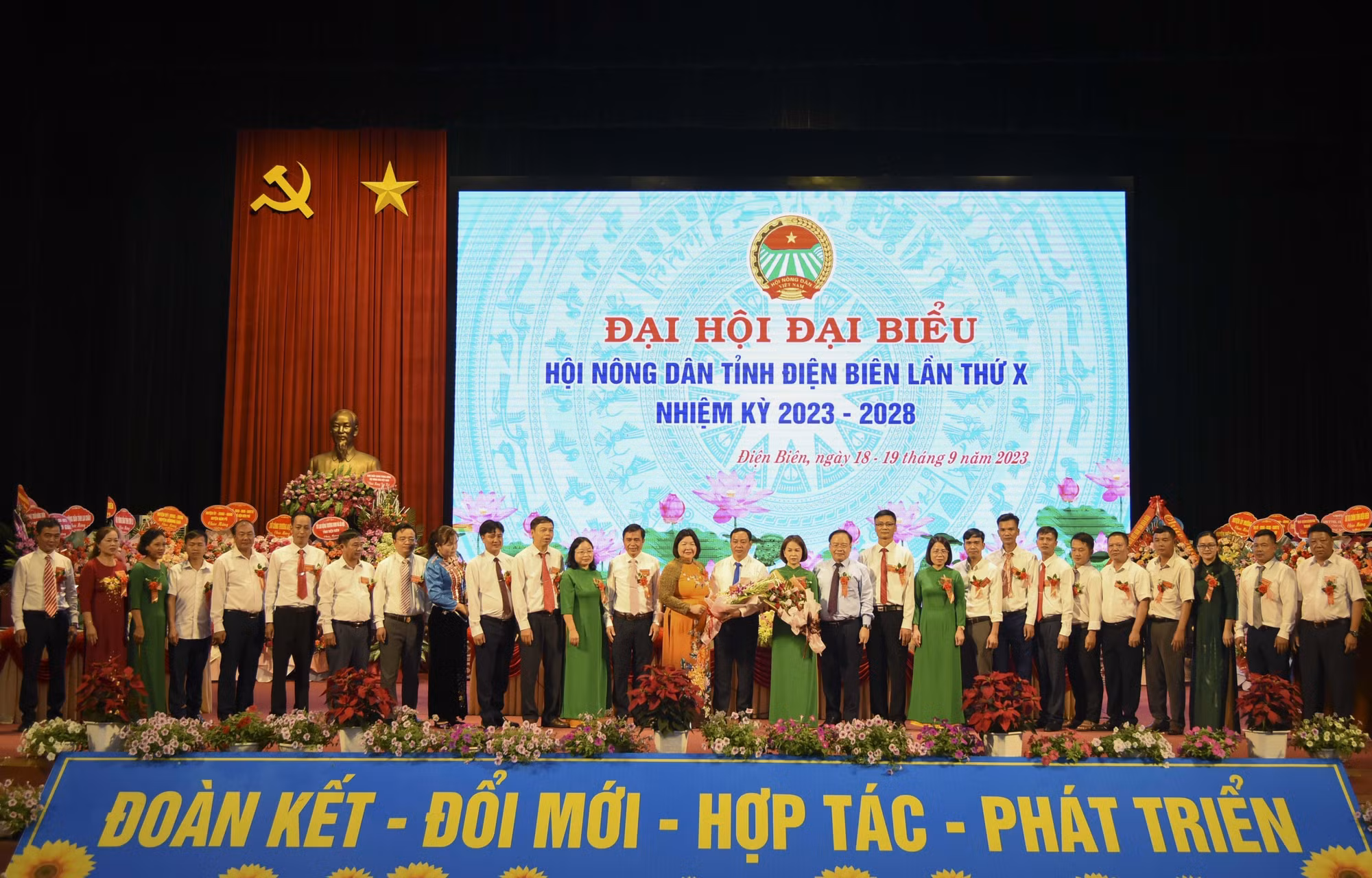 Bà Vàng Thị Bình tái đắc cử chức Chủ tịch Hội Nông dân tỉnh Điện Biên ảnh 6