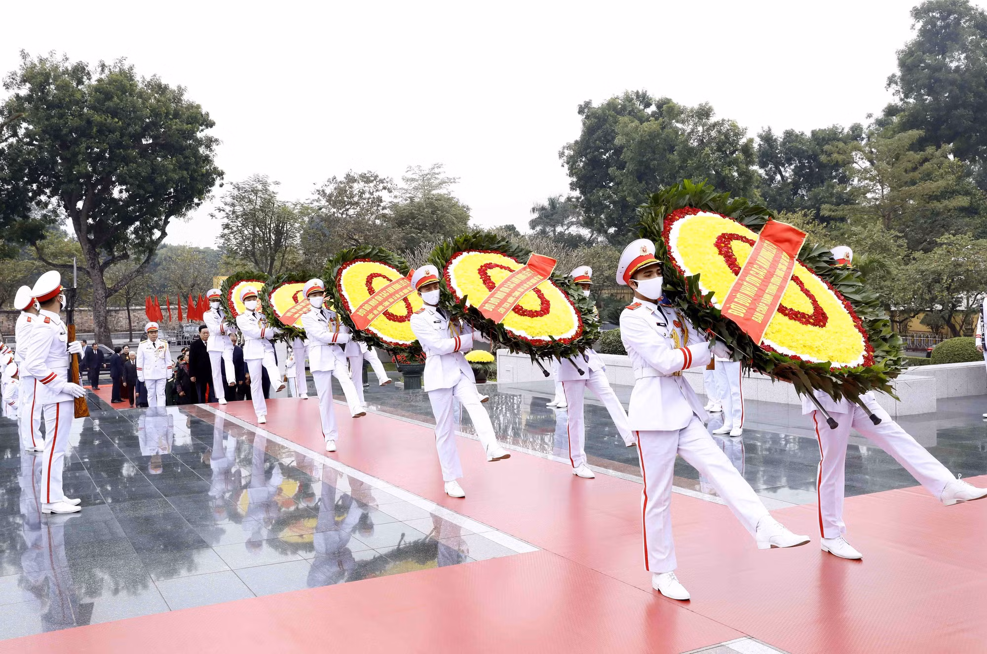 Lãnh đạo Đảng, Nhà nước vào Lăng viếng Chủ tịch Hồ Chí Minh ảnh 3
