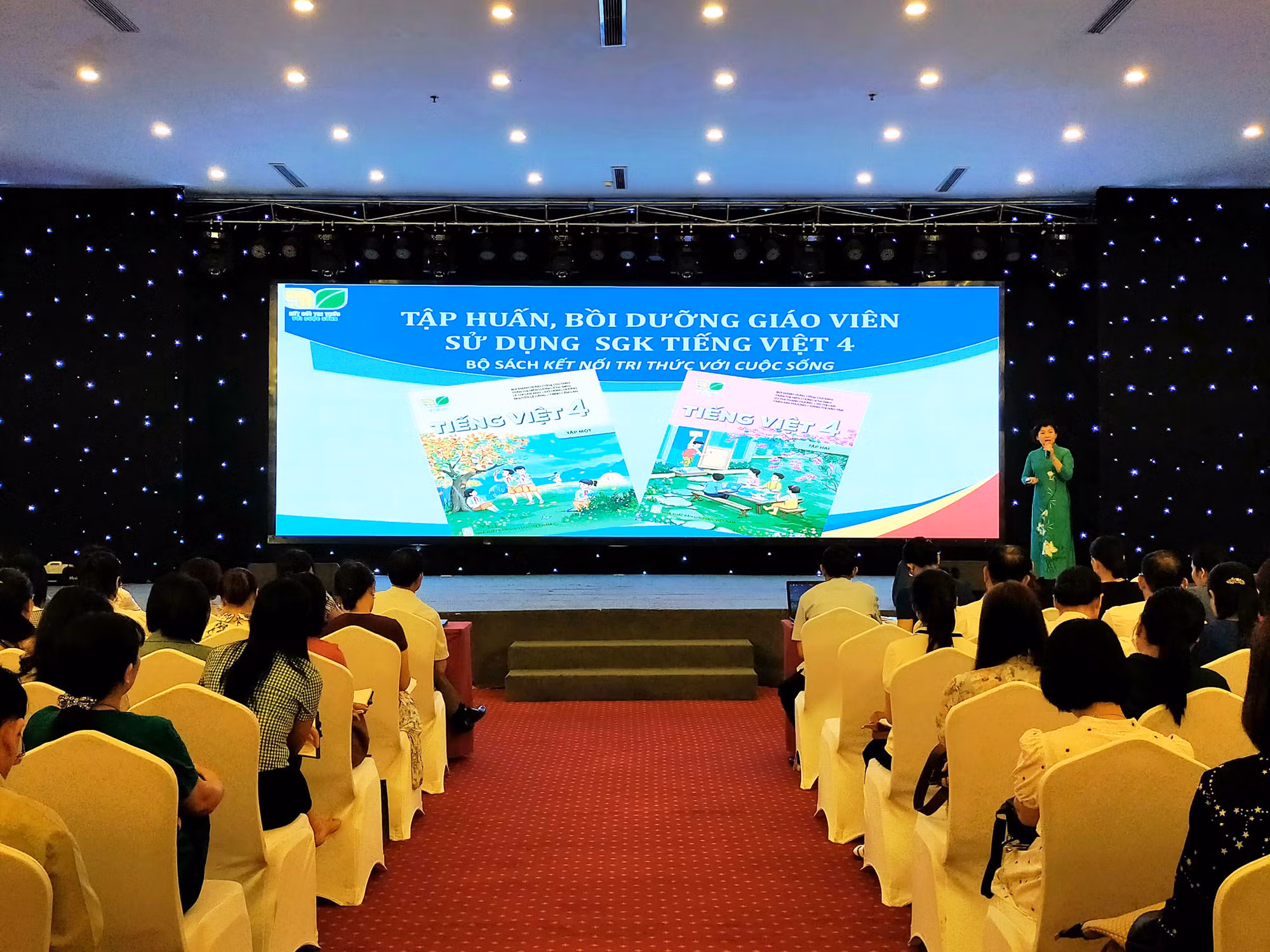 Nhà xuất bản Giáo dục Việt Nam hoàn thành tập huấn giáo viên sử dụng sách giáo khoa lớp 4, 8 và 11 ảnh 1