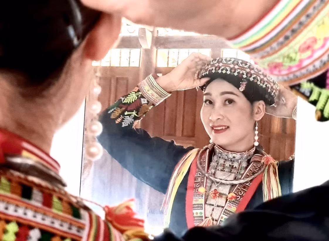 Chiêm ngưỡng vẻ đẹp trang phục truyền thống của người Dao đỏ ở Yên Bái ảnh 6