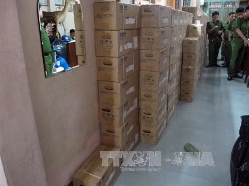 Tang vật dùng để sản xuất ma túy được thu giữ. Ảnh: TTXVN Phát