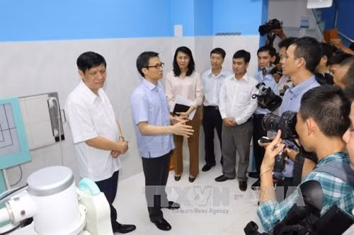 Phó Thủ tướng Vũ Đức Đam thị sát mô hình Phòng khám gia đình – Trung tâm y tế phường 11, quận 3 – Thành phố Hồ Chí Minh. Ảnh: Thanh Vũ-TTXVN