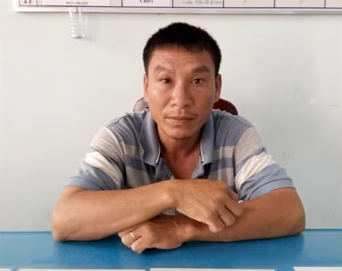 Tài công Doãn Văn Nam tại cơ quan điều tra. Ảnh: Huỳnh Sử- TTXVN