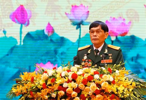 Đại tá Nguyễn Thế Thao (73 tuổi, 45 năm tuổi Đảng, quê quán ở xã Quỳnh Hoàng, huyện Quỳnh Phụ, tỉnh Thái Bình), nguyên Sư đoàn phó Sư đoàn 350 – Quân khu 3) đại diện những người có công với cách mạng phát biểu tại Lễ kỷ niệm. Ảnh: Anh Tuấn - TTXVN