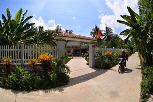 Đường giao thông nông thôn ở xã Vĩnh Thanh, huyện Phước Long được kiên cố hóa. Ảnh: Phan Thanh Cường - TTXVN