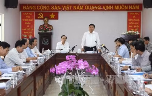 Bí thư Thành ủy Thành phố Hồ Chí Minh Đinh La Thăng phát biểu tại buổi làm việc. Ảnh: Thanh Vũ-TTXVN