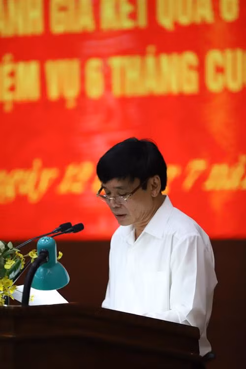 Ông Chu Phú Mỹ, Giám đốc Sở Nông nghiệp và Phát triển nông thôn Hà Nội báo cáo kết quả thực hiện Chương trình 02-CTr/TU của Thành ủy Hà Nội về “Phát triển nông nghiệp, xây dựng nông thôn mới, nâng cao đời sống nông dân giai đoạn 2016-2020” 6 tháng đầu năm và triển khai phương hướng, nhiệm vụ 6 tháng cuối năm 2019.