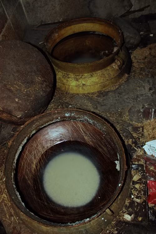 Bình nấu rượu phải được đúc bằng đồng để tạo độ ngon