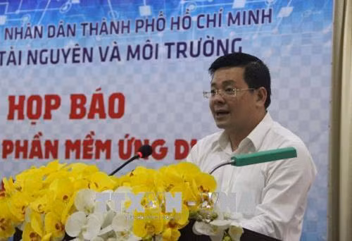 Ông Nguyễn Toàn Thắng, Giám đốc Sở Tài nguyên và Môi trường Thành phố Hồ Chí Minh phát biểu về lý do ra đời của ứng dụng tại buổi công bố. Ảnh: Xuân Dự - TTXVN