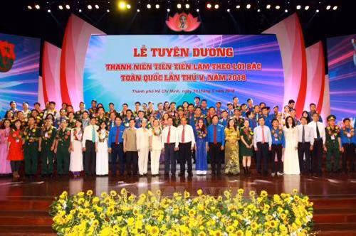 Đồng chí Võ Văn Thưởng, Trưởng Ban Tuyên Giáo trung ương; đồng chí Trương Hòa Bình, Phó Thủ tướng Thường trực Chính phủ; đồng chí Lê Quốc Phong, Bí thư thứ nhất Trung ương Đoàn cùng lãnh đạo các bộ ngành Trung ương, Thành phố Hồ Chí Minh và các Thanh niên tiên tiến làm theo lời Bác toàn quốc. Ảnh: Thanh Vũ-TTXVN