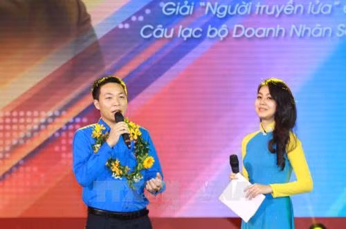 Anh Hồ Đức Hoàn, Thanh niên tiêu biểu làm theo lời Bác 2018 giao lưu tại lễ tuyên dương. Ảnh: Thanh Vũ-TTXVN
