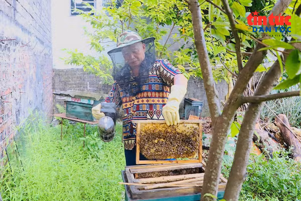 Người có uy tín vận động bà con Sán Dìu cùng tham gia làm kinh tế để thoát nghèo