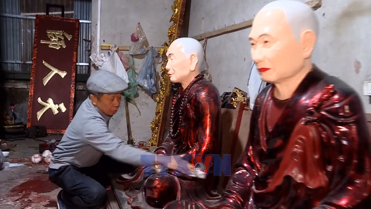 Tất bật làng nghề tạc tượng vào dịp Tết