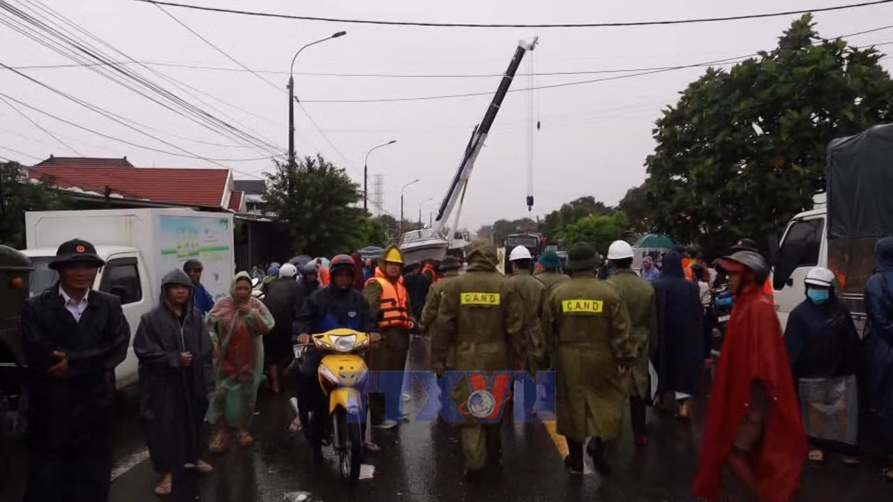 Khánh Hòa tận dụng tối đa thời gian, đưa người dân đến nơi an toàn
