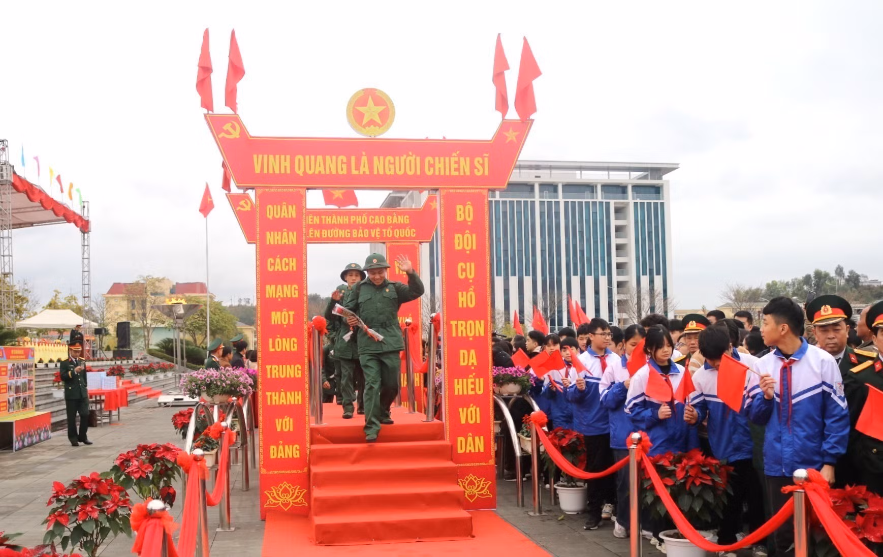 Thanh niên khu vực Quân khu I nô nức lên đường nhập ngũ