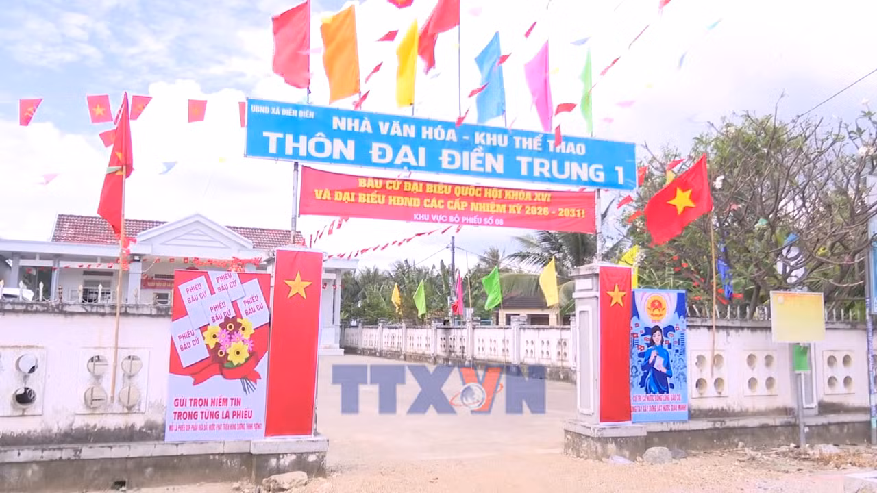 Cử tri vùng lũ nô nức đón ngày hội lớn