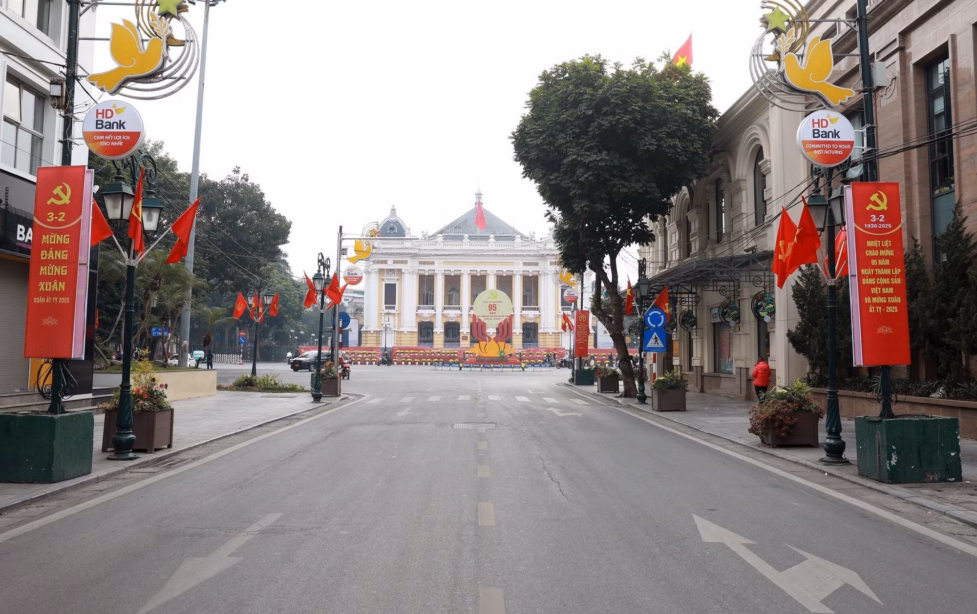 Hà Nội bình yên sáng mùng 1 Tết