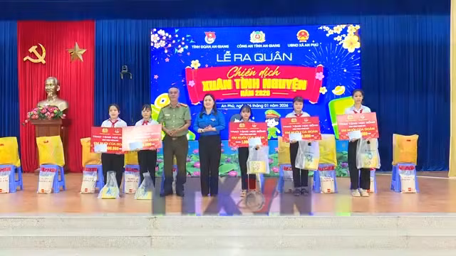 Mang Tết sớm đến với người nghèo vùng biên giới An Giang