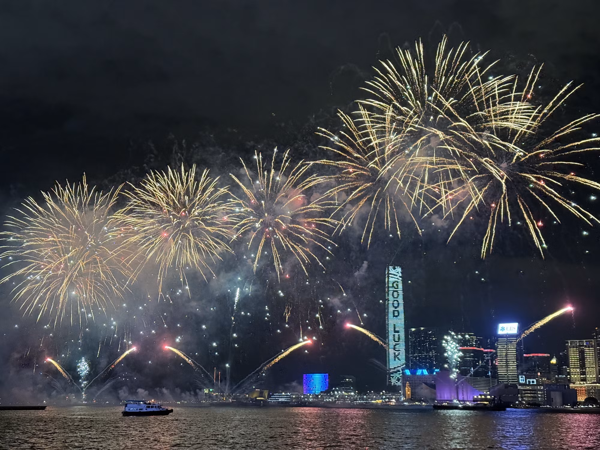 Pháo hoa rực sáng chào đón Tết Nguyên đán tại Hong Kong (Trung Quốc)