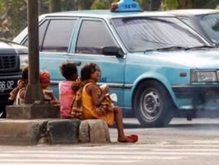 Inđônêxia phạt tù cha mẹ trẻ em đường phố ảnh 1