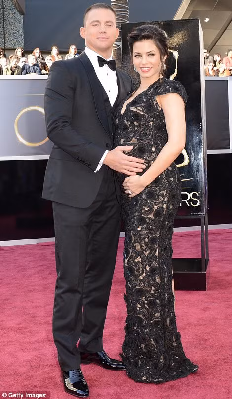 Những bộ váy tuyệt đẹp tại Oscar 2013 ảnh 14