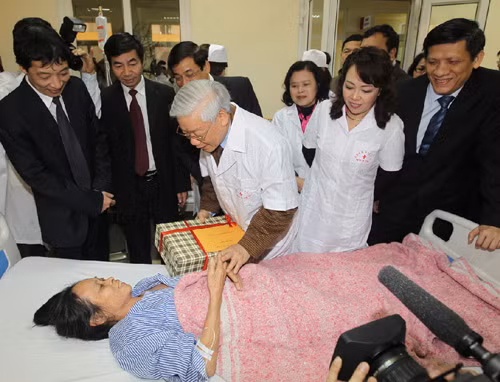 Tổng Bí thư Nguyễn Phú Trọng chúc mừng các thầy thuốc Việt Nam ảnh 1