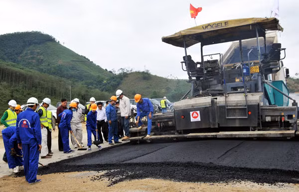 Đường cao tốc Nội Bài - Lào Cai khó hoàn thành đúng tiến độ ảnh 1