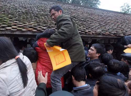 Giẫm, đạp xin Ấn đền Trần ảnh 4