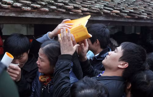 Giẫm, đạp xin Ấn đền Trần ảnh 2