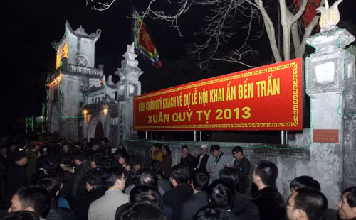 Xem lễ hội Khai Ấn đền Trần 2013 ảnh 5