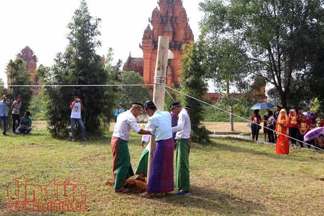 Độc đáo Lễ tạ ơn đồng bào dân tộc Chăm ảnh 1