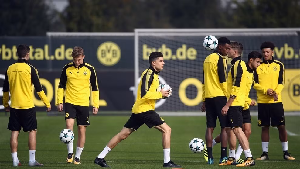 Cạm bẫy ở Signal Iduna Park chờ đón ‘Kền kền trắng’ ảnh 3
