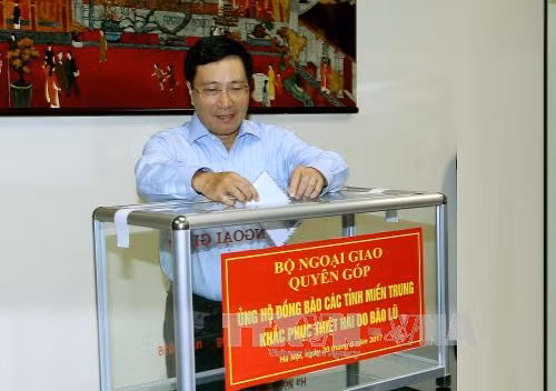 Văn phòng Chính phủ quyên góp ủng hộ đồng bào bị thiệt hại do bão số 10 ảnh 3