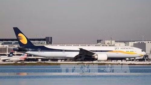 Máy bay Jet Airways hạ cánh khẩn cấp do một chiếc điện thoại bỏ quên ảnh 1
