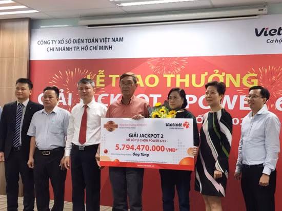 Vietlott trao giải đầu tiên trúng thưởng Jackpot sản phẩm Power 6/55 ảnh 1