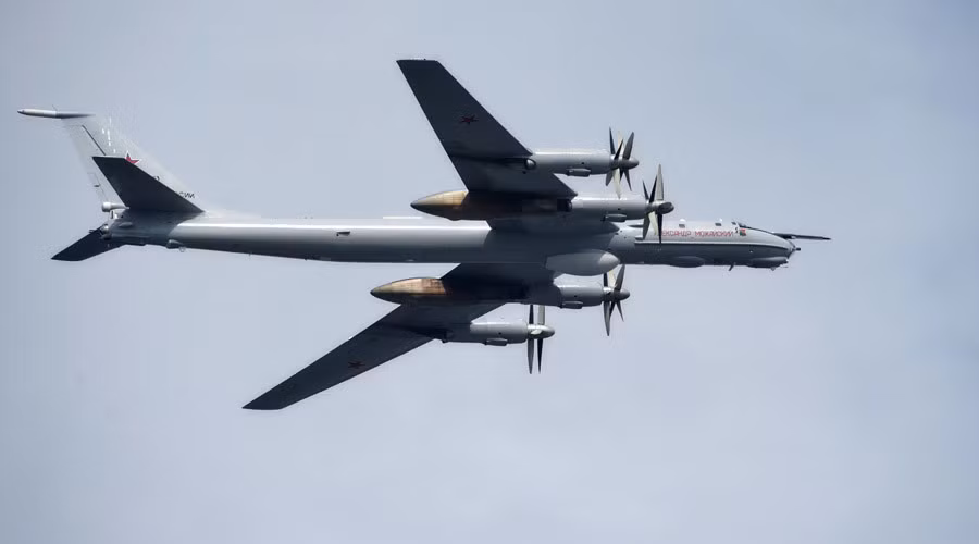 Oanh tạc cơ Tu-95 Nga nã tên lửa hành trình diệt mục tiêu IS tại Deir ez-Zor ảnh 1
