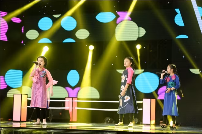 Vòng đối đầu The Voice Kids 2017: 'Bùng nổ' với 3 con quạ của team Tràm- Tiên ảnh 14
