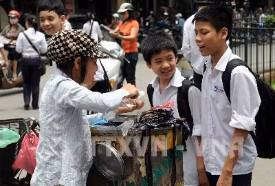  An toàn thực phẩm - Bài 1: Khó quản lý thức ăn đường phố ảnh 1