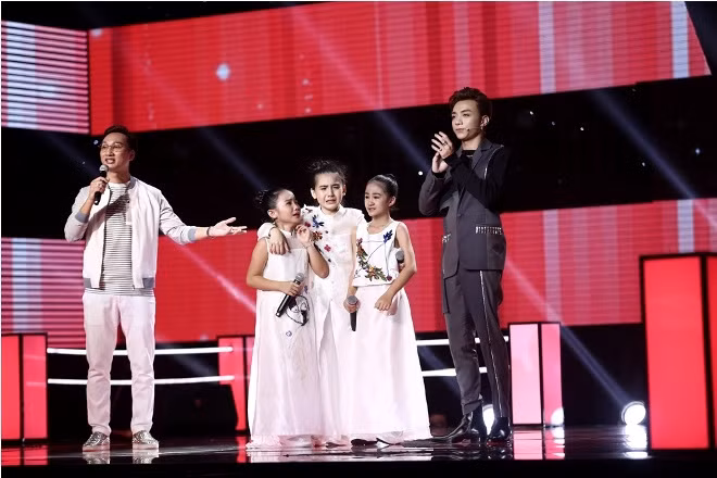 Vòng đối đầu The Voice Kids 2017: 'Bùng nổ' với 3 con quạ của team Tràm- Tiên ảnh 11