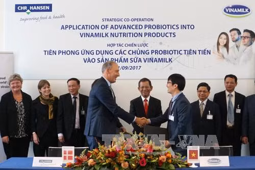 Vinamilk tiếp tục hợp tác chiến lược với tập đoàn sản xuất men sống hàng đầu thế giới ảnh 1