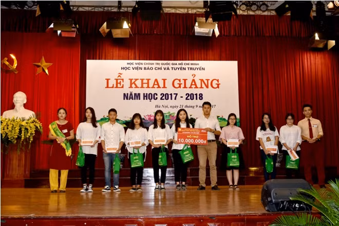 Các trường Đại học đồng loạt khai giảng năm học mới ảnh 2